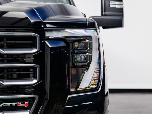 Used 2025 GMC Sierra 2500 AT4 w/ AT4 Premium Plus Package image 5