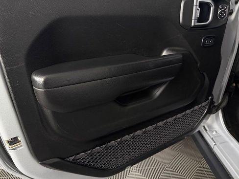 Used 2023 Jeep Wrangler Unlimited AWD/4WD image 24