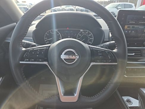 Used 2023 Nissan Altima 2.5 SR w/ SR Premium Package image 15