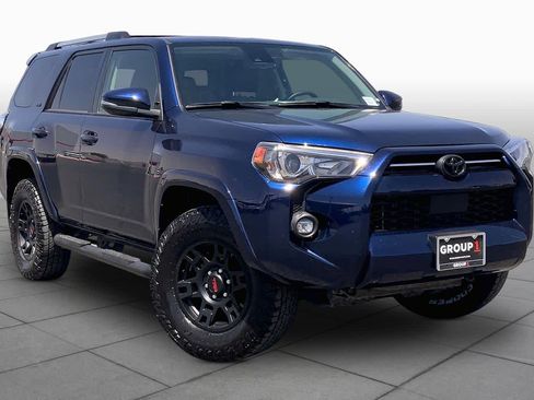Used 2022 Toyota 4Runner SR5 Premium w/ Moonroof Package AWD/4WD image 3