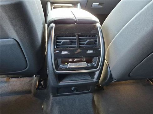 Used 2025 BMW X6 xDrive40i w/ Climate Comfort Package AWD/4WD image 18