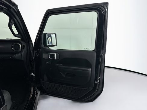 Used 2023 Jeep Wrangler Unlimited AWD/4WD image 32