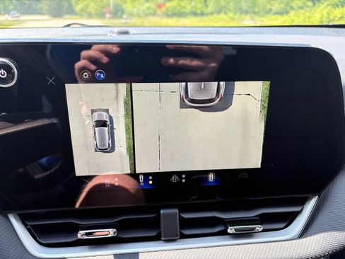 New 2026 Chevrolet Equinox LT w/ Convenience Package II FWD image 27