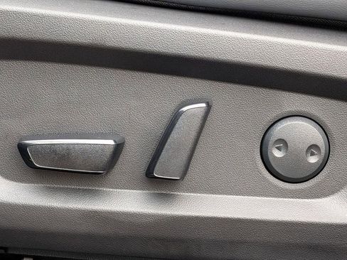 New 2026 Mitsubishi Outlander SE image 13