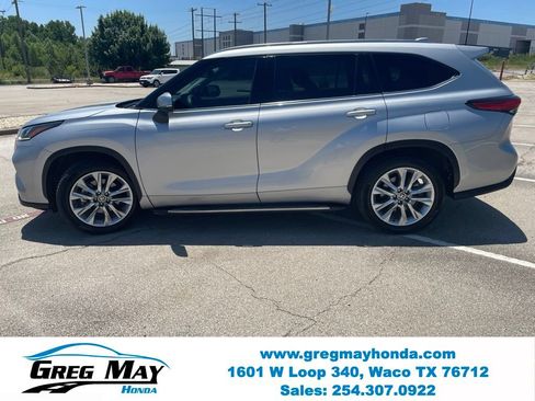 Used 2022 Toyota Highlander Limited FWD image 7