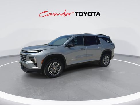 Used 2026 Chevrolet Traverse LT FWD image 4