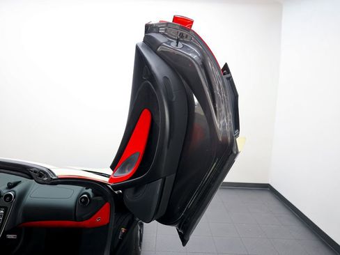 Used 2019 McLaren 570S Spider image 22