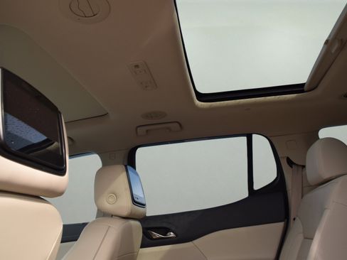 Used 2021 GMC Acadia Denali w/ Denali Ultimate Package image 12