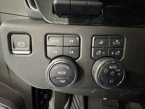 Used 2024 Chevrolet Silverado 2500 High Country w/ High Country Premium Package image 39