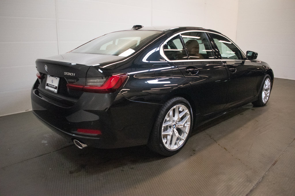 New 2026 BMW 330i xDrive Sedan w/ Premium Package AWD/4WD image 4