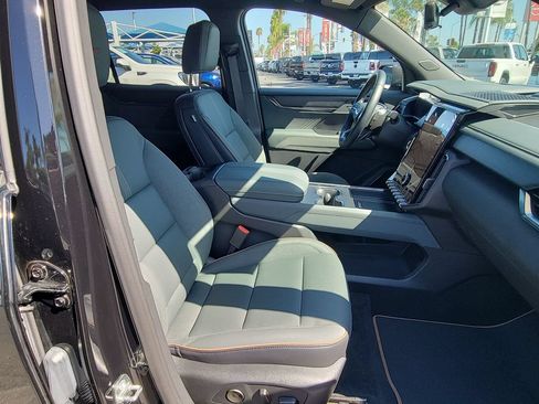 Used 2026 GMC Acadia AT4 w/ Luxury Package AWD/4WD image 28