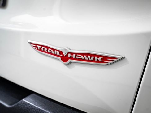 Used 2022 Jeep Renegade Trailhawk image 9