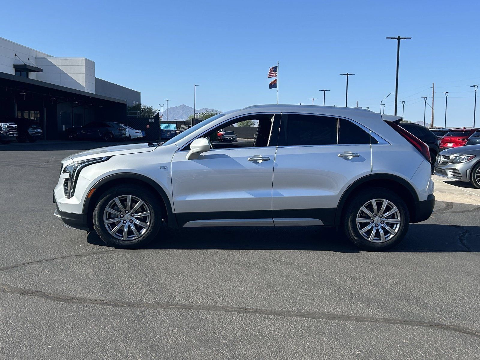 Used 2020 Cadillac XT4 Premium Luxury w/ Technology Package FWD image 3