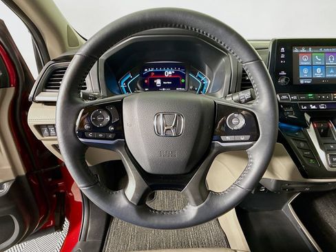 Used 2023 Honda Odyssey Touring image 11