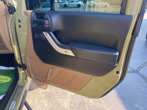 Used 2013 Jeep Wrangler Unlimited Sahara AWD/4WD image 18