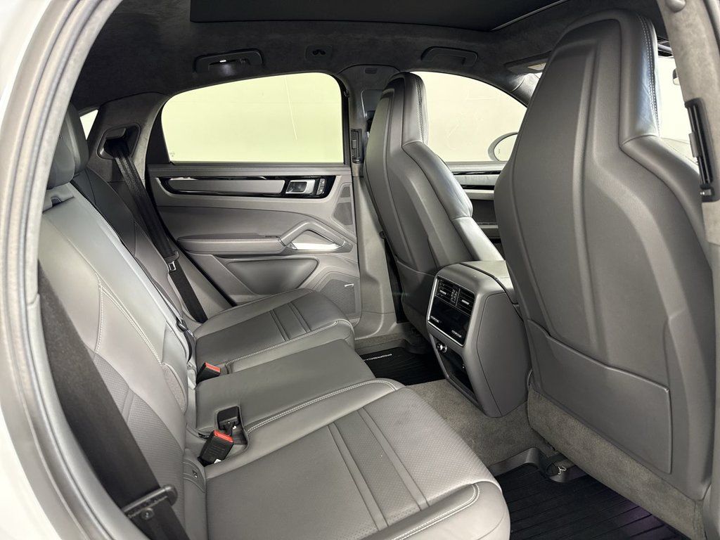 Certified 2023 Porsche Cayenne Turbo w/ Assistance Package AWD/4WD image 24