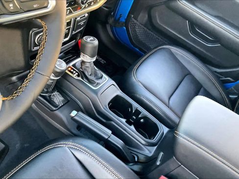 Used 2024 Jeep Wrangler Sahara w/ Technology Group image 15