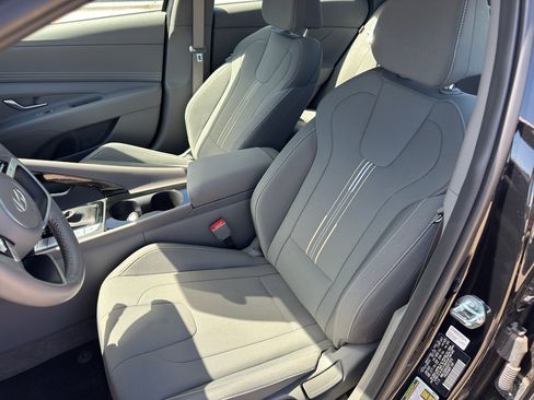 New 2025 Hyundai Elantra SEL FWD image 10