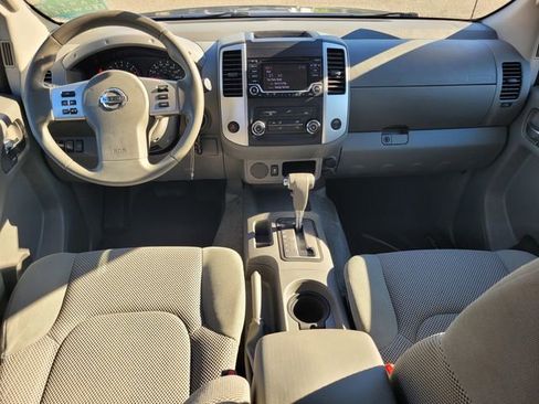 Used 2016 Nissan Frontier SV image 14