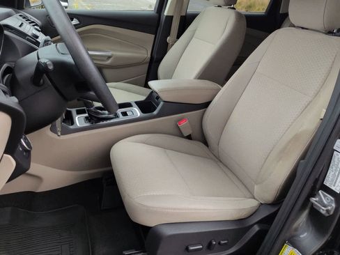 Used 2018 Ford Escape SE w/ Ford Safe & Smart Package AWD/4WD image 16