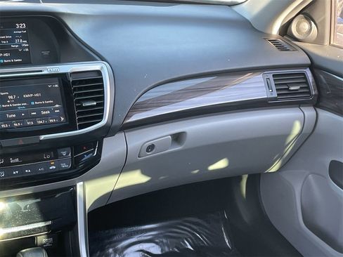 Used 2017 Honda Accord EX-L image 15