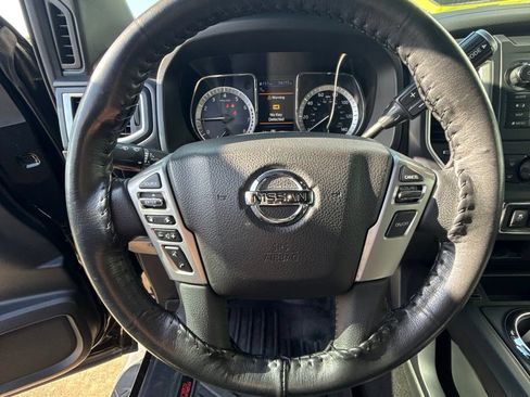 Used 2019 Nissan Titan SV w/ SV Convenience Package RWD image 6