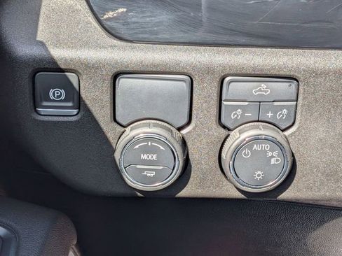 Used 2025 Chevrolet Silverado 1500 LT image 17