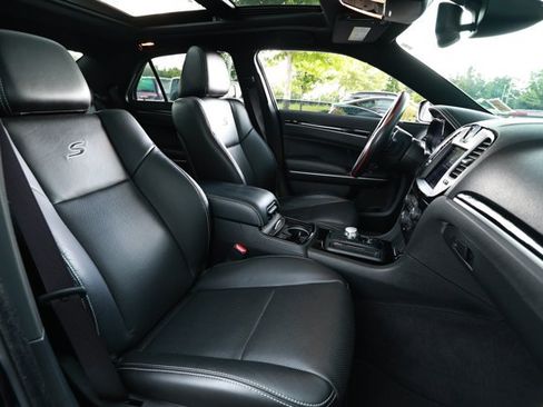 Used 2023 Chrysler 300 S w/ Comfort Group RWD image 29