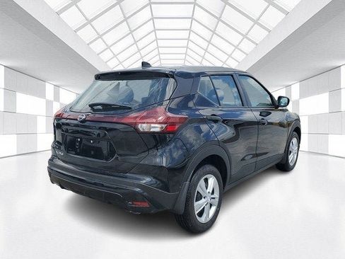 New 2025 Nissan Kicks Play S image 4