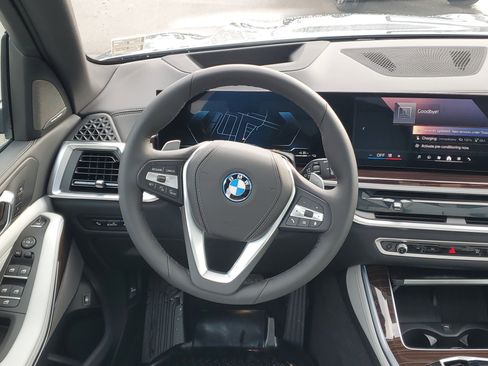 New 2026 BMW X5 xDrive50e image 23