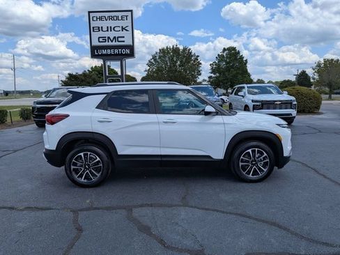 Used 2026 Chevrolet TrailBlazer LT w/ LT Cold Weather Package FWD image 2