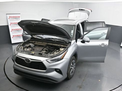 Used 2023 Toyota Highlander XLE image 26