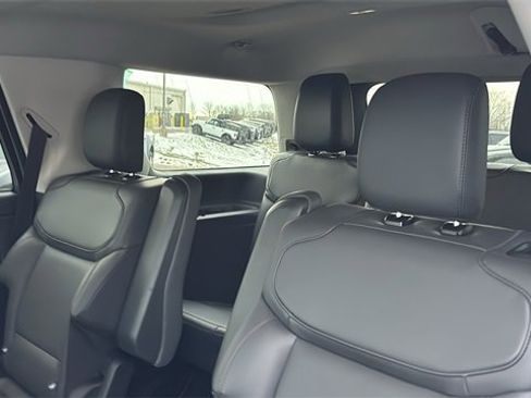 New 2025 Ford Expedition Active image 27