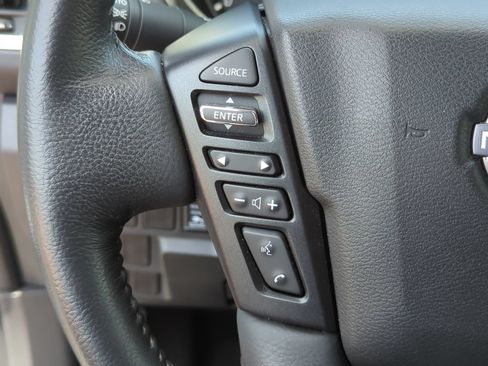 Used 2024 Nissan Frontier SL w/ Technology Package RWD image 30