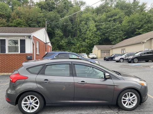 Used 2015 Ford Focus SE w/ Reverse Sensing Package FWD image 4