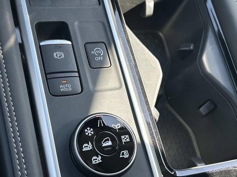 New 2026 Nissan Pathfinder Platinum AWD/4WD image 34