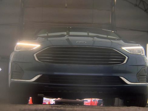 Used 2019 Ford Fusion SEL FWD image 3