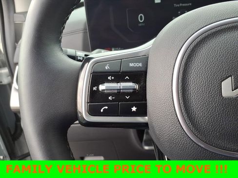 Used 2025 Kia Carnival SX Prestige image 21