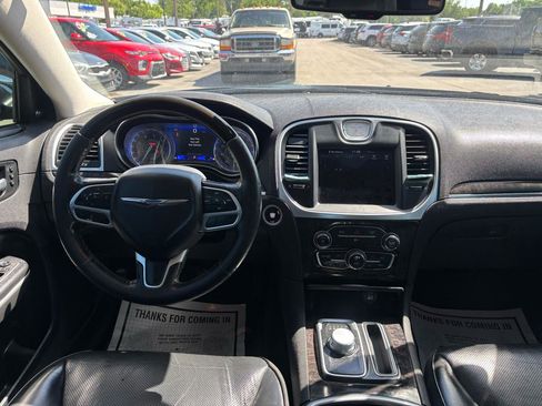 Used 2019 Chrysler 300 Limited RWD image 19