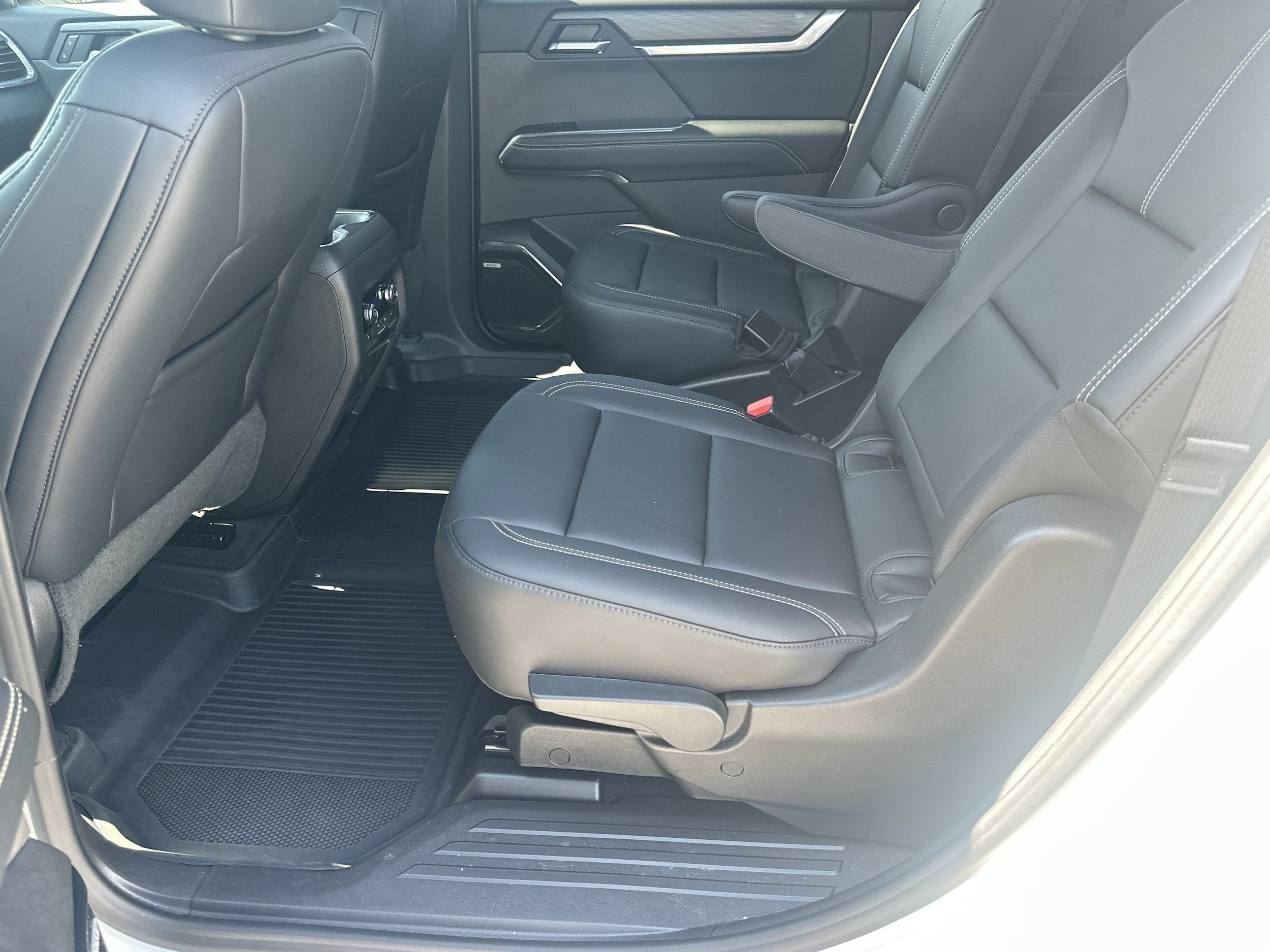 Used 2026 GMC Acadia Elevation w/ Elevation Premium Package FWD image 20