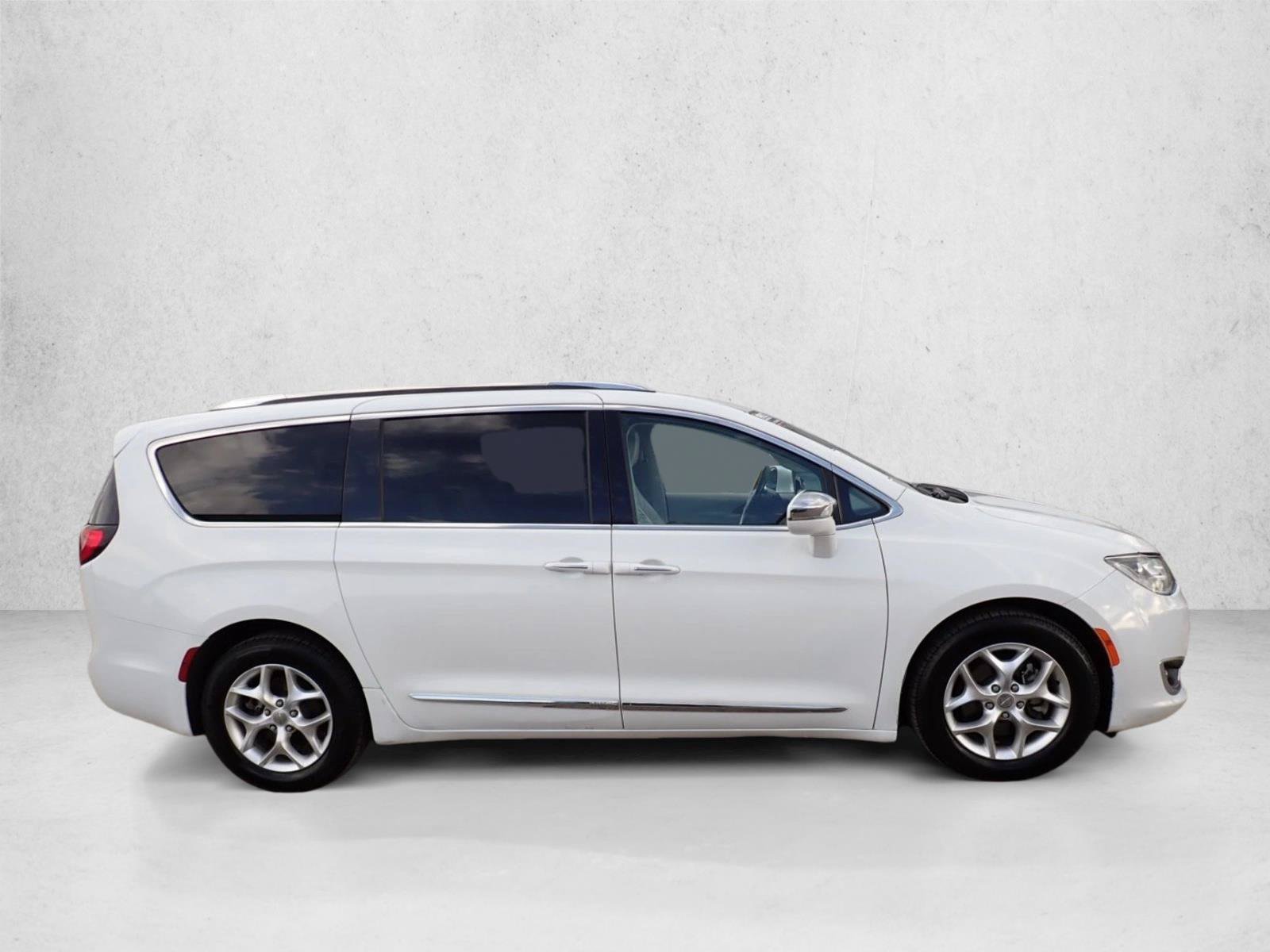 Used 2020 Chrysler Pacifica Limited FWD image 5
