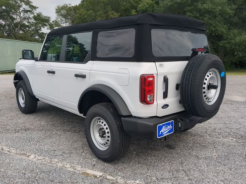 New 2025 Ford Bronco 4-Door image 5