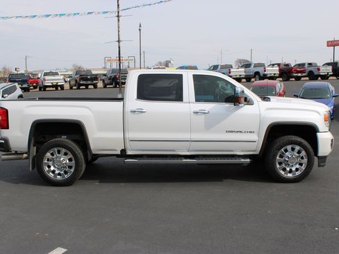 Used 2019 GMC Sierra 2500 Denali w/ Duramax Plus Package image 10