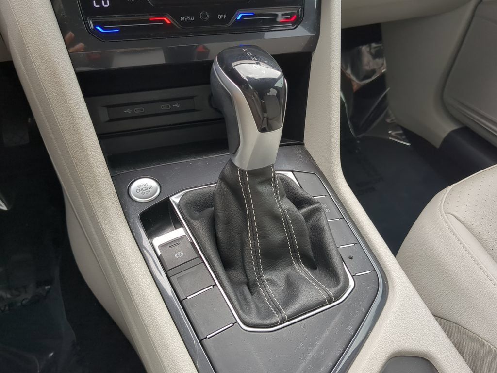 Certified 2022 Volkswagen Tiguan SE FWD image 25