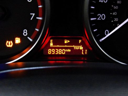 Used 2014 MAZDA MAZDA5 Sport FWD image 13