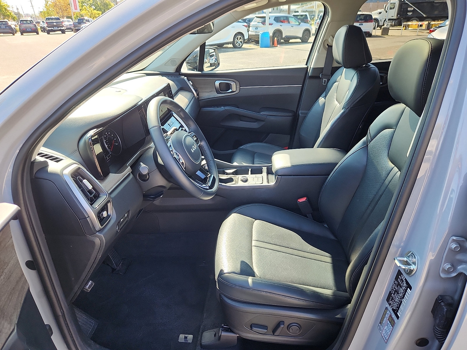 Used 2023 Kia Sorento S w/ Panoramic Sunroof Package AWD/4WD image 16