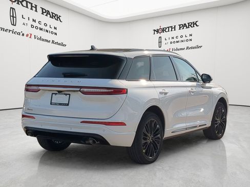 New 2026 Lincoln Corsair Reserve w/ Jet Appearance Package FWD image 3