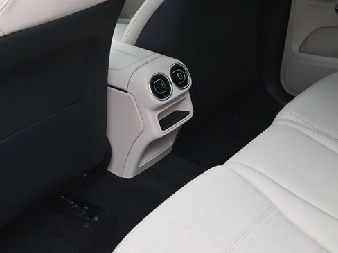 Used 2025 Mercedes-Benz GLC 300 4MATIC image 28