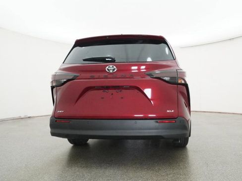 New 2026 Toyota Sienna XLE image 17