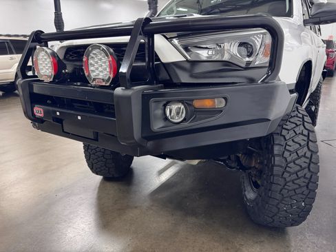 Used 2021 Toyota 4Runner TRD Off-Road Premium w/ Moonroof Package AWD/4WD image 18